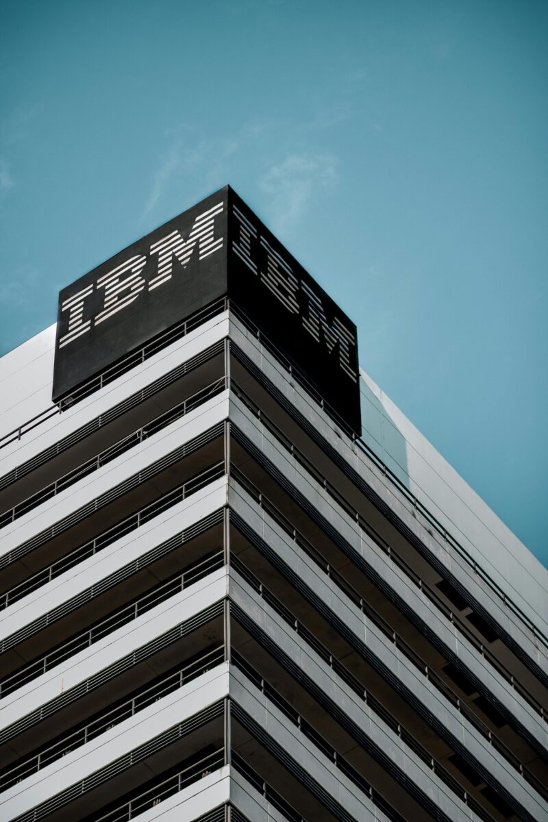 Architectural view of a modern office building with IBM logo in Buenos Aires.
